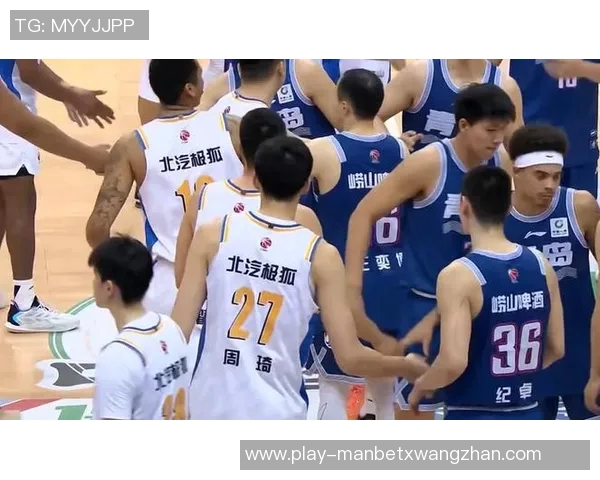 运动新闻北控队与青岛队激战正酣谁能在这场对决中笑到最后